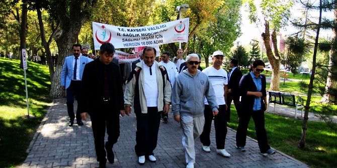 Sağlık Çalışanları ’Sağlık’ İçin Yürüdü