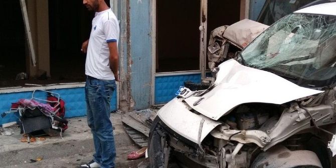 Kaldırıma Çıkan Araç, Çocuk Arabasına Çarptı: 1 Ölü, 4 Yaralı