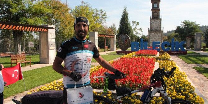 ’Barış’ İçin Çıktığı Bisiklet Turuna ’Demokrasi’yi De Ekledi