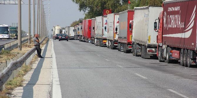 Komşu Kapıyı Açtı, Tır Kuyruğu Erimeye Başladı