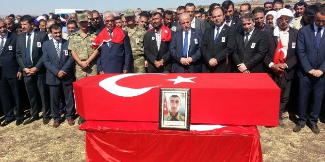 Şehit Asker Son Yolculuğuna Kürtçe Ağıtlarla Uğurlandı