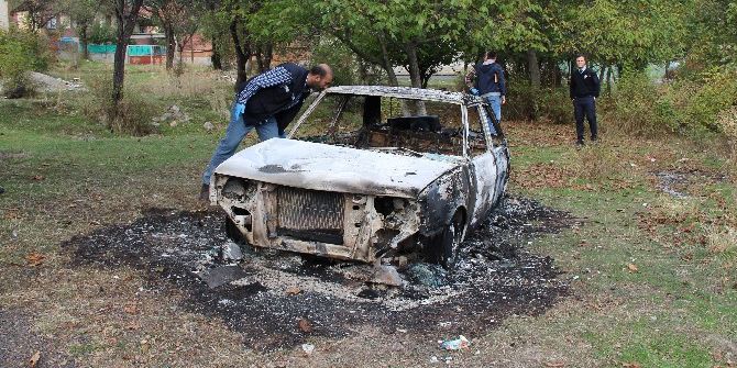 Uyandığında Arabasını Küle Dönmüş Olarak Buldu