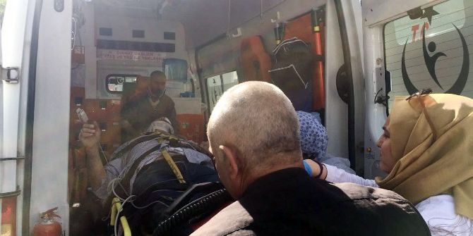 Otomobil Kaya Parçasına Çarptıktan Sonra Takla Attı: 3 Yaralı