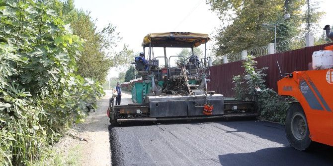 Sapanca’da Asfaltlama Çalışmaları Sürüyor