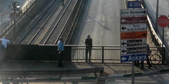 Bursa Valisi Köprüden Atlamak İsteyen Adamı Kolundan Yakaladı
