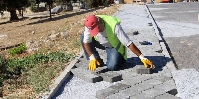 Kuşadası’nda Yol Yapım Çalışmaları