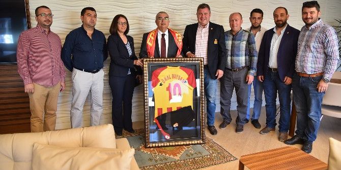 Çorluspor 1947’den Başkan Baysan’a 10 Numara Hediye