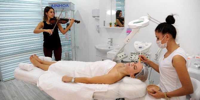 Canlı Müzik Eşliğinde Güzellik Bakımı