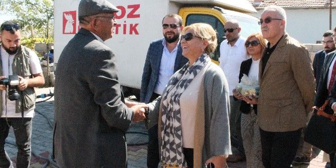 Melik Gökçek’in Eşi Nevin Gökçek Ömer Halisdemir’in Mezarını Ziyaret Etti