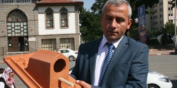 Kırılan Kiremitlerin Yerini “Kuş Evleri” Alacak