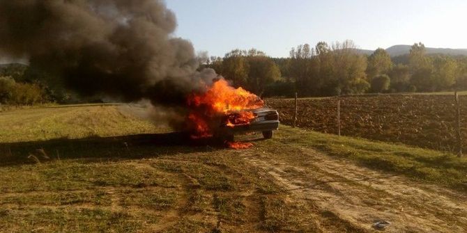 Park Halindeki Otomobil Alev Topuna Döndü