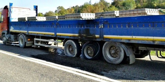 Seyir Halindeki Tır’ın Lastikleri Tutuştu