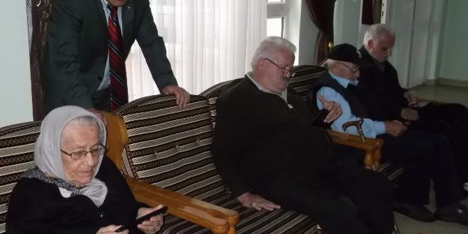 Ahir Ömürlerinde Hem Tabletle Hem İnternetle Tanıştılar