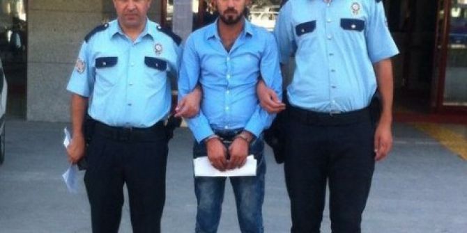 Çaldığı Cep Telefonuyla Yakalandı