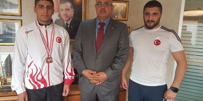 İşadamı Esat Ulu, Milli Sporcuları Ödüllendirdi