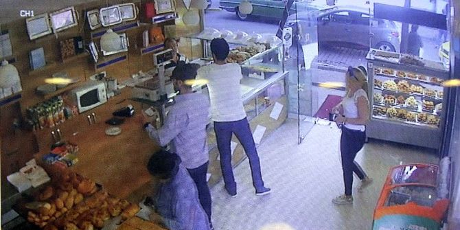 Önce Şekerpare Siparişi Verdi, Sonra Sadaka Kutusunu Çaldı