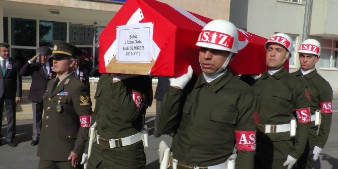 Şanlıurfa’da Şehit Olan Uzman Onbaşının Cenazesi Baba Evine Uğurlandı
