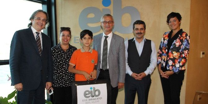 Küçük Ressama Şampiyonluktaki İlk Ödül Eib Başkanı Ünlütürk’ten