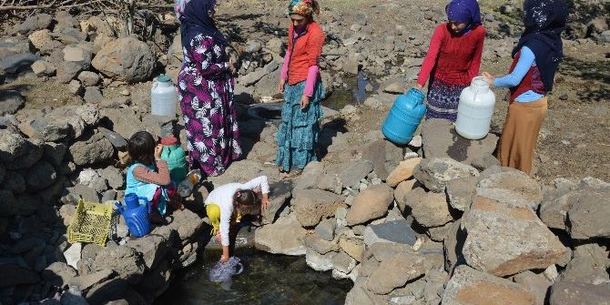 Köylüler Hayvanların Da Kullandığı, Dışkılarının Bulaştığı Kuyu Suyunu Mecburiyetten İçiyor
