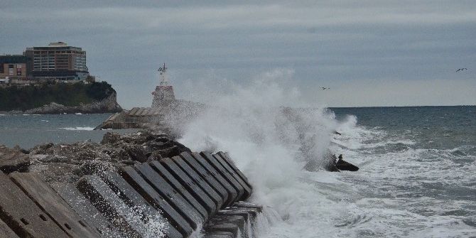 Zonguldak’ta Dalga Boyu 5 Metreyi Aştı