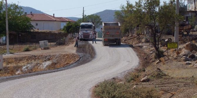 Asfalt Çalışması Korucak’da Devam Ediyor