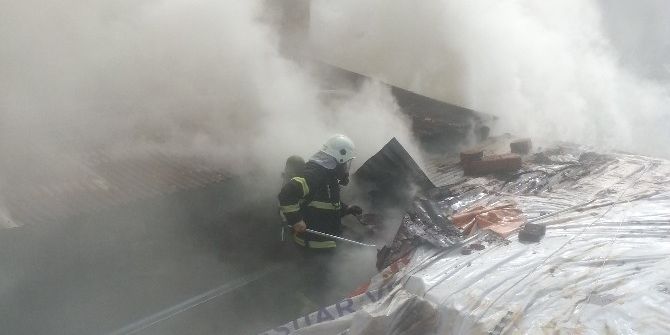 Çatı Yangını Korkuttu