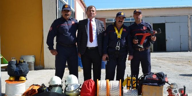 Adilcevaz Belediyesine Malzeme Desteği