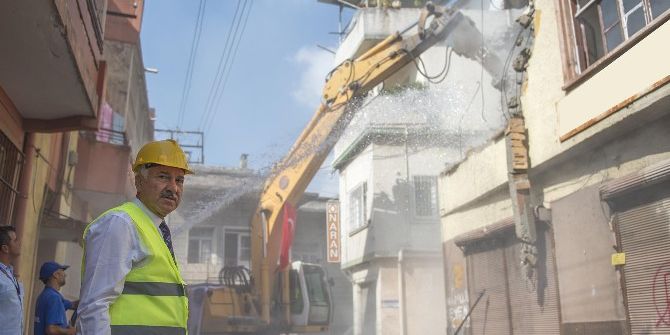 Adana’nın Kent Meydanı İçin İlk Kazma Vuruldu