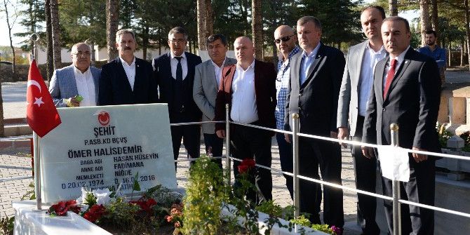 Konyaspor Yönetiminden Ömer Halisdemir’in Mezarına Ziyaret