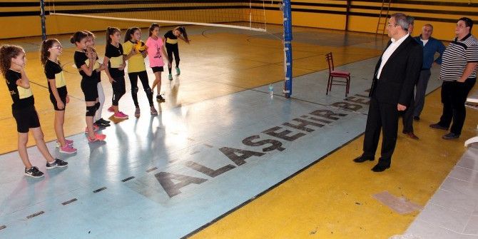 Alaşehir Belediyesi Spor Salonu Yeni Sezona Hazırlanıyor