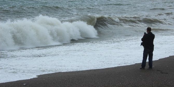Akçakoca’da Dalgalar Sahili Dövdü