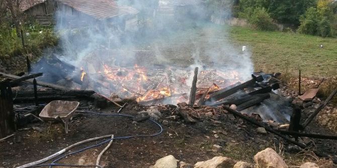 Kastamonu’da İki Katlı Ahşap Ev Küle Döndü