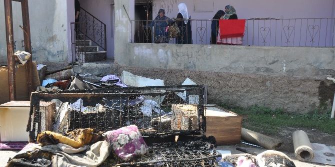 Psikolojik Sorunları Olan Genç Adam Evini Yaktı