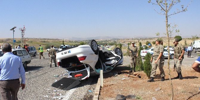 Kazazedenin Yakını Ambulansın Camını Kırdı