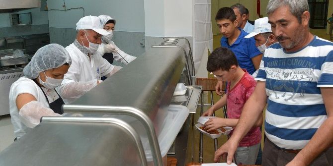Mersin Büyükşehir Belediyesi’nden Alevilere İftar Yemeği