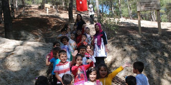 Minik Öğrencilerden Doğa Yürüyüşü