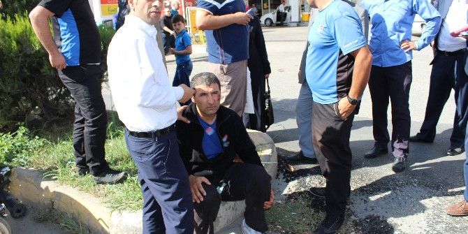 Kamyonet Motosiklete Çarpıp Kaçtı: 1 Yaralı