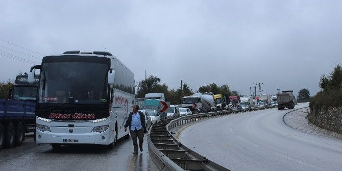 Karayolunda Tır Makasladı, Araçlar Kaydı