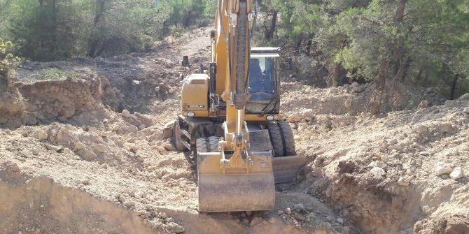 Kiraladıkları İş Makinesiyle Define Aradılar