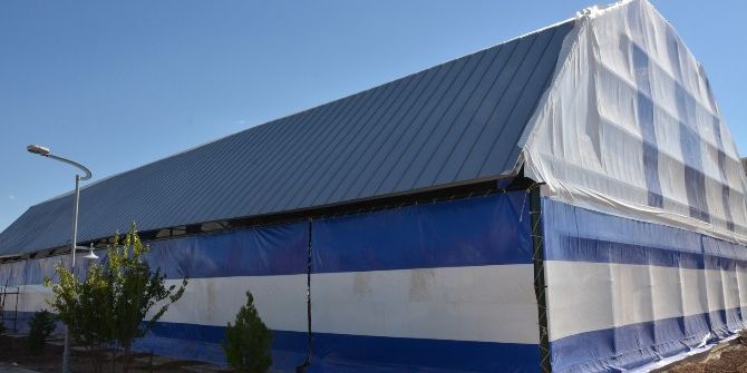 Kapalı Halı Saha İnşaatı Tüm Hızıyla Devam Ediyor