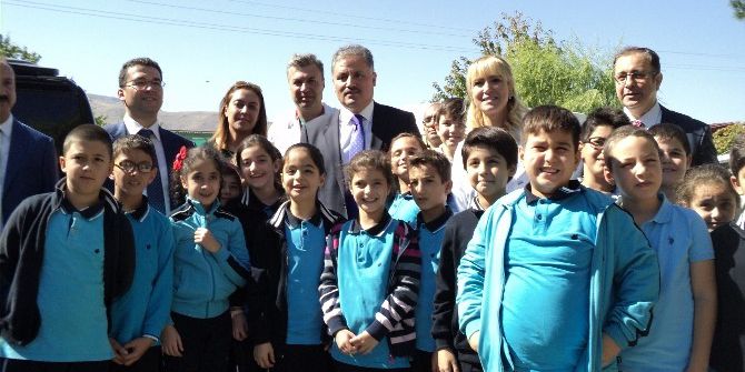 Öğrenciler Hayvan Bakım Evini Gezdi