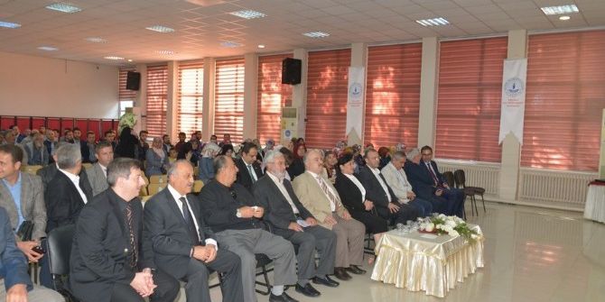 Vali Civelek, ’Bir Mektep Olarak Cami’ Konulu Konferansa Katıldı