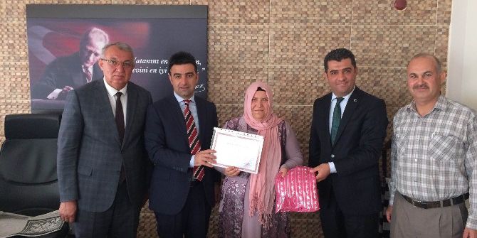 Görme Engelli 40 Yaşındaki Annenin Okuma Aşkı