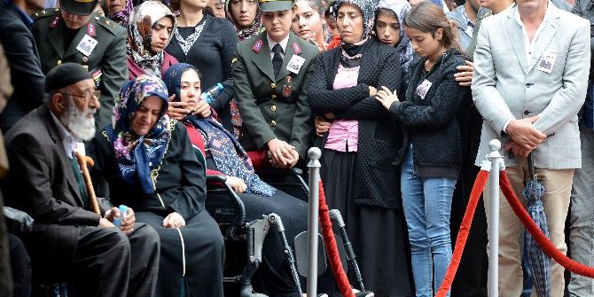 Şehit Annesi: “Bırakın Oğlumu Yüzünü Göreyim”