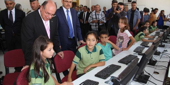 Anadolu Başsavcısı Tosun’dan Seydikemer’e 330 Bilgisayar