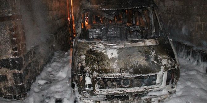 Gece Yarısı Çıkan Yangın İtfaiyenin Müdahalesi İle Büyümeden Söndürüldü