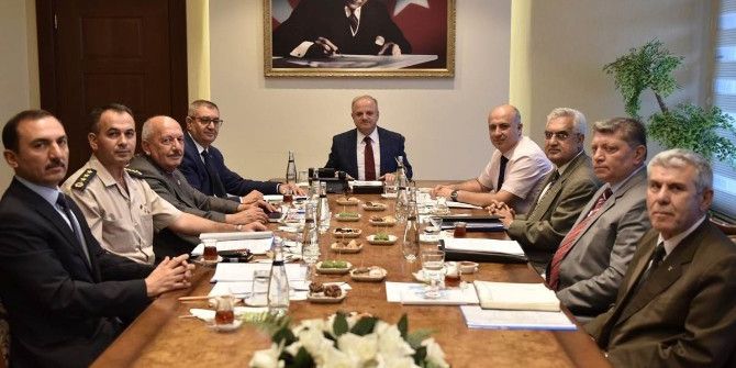 Vali Özdemir Çakacak, Üniversite Rektörleriyle Bir Araya Geldi