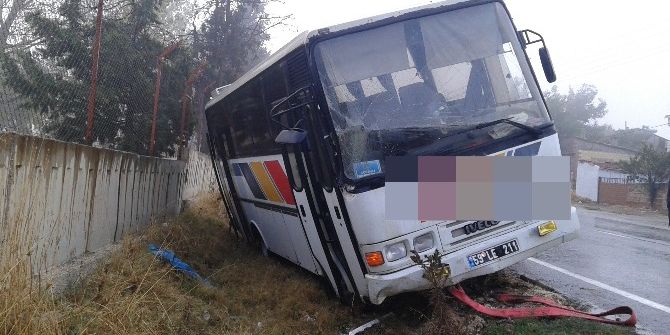 Yoldan Çıkan Belediye Otobüsü Duvara Çarptı