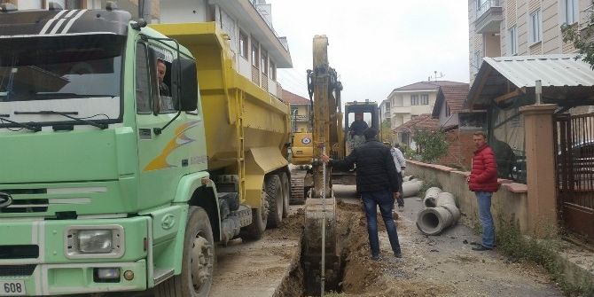 Mahallelerde Yağmur Suyu Kanalları Tamamlanıyor