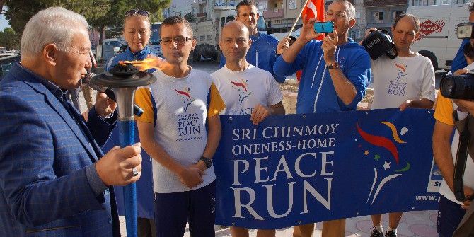 Dünya Barış Koşusu Gönüllüleri Lapseki’de